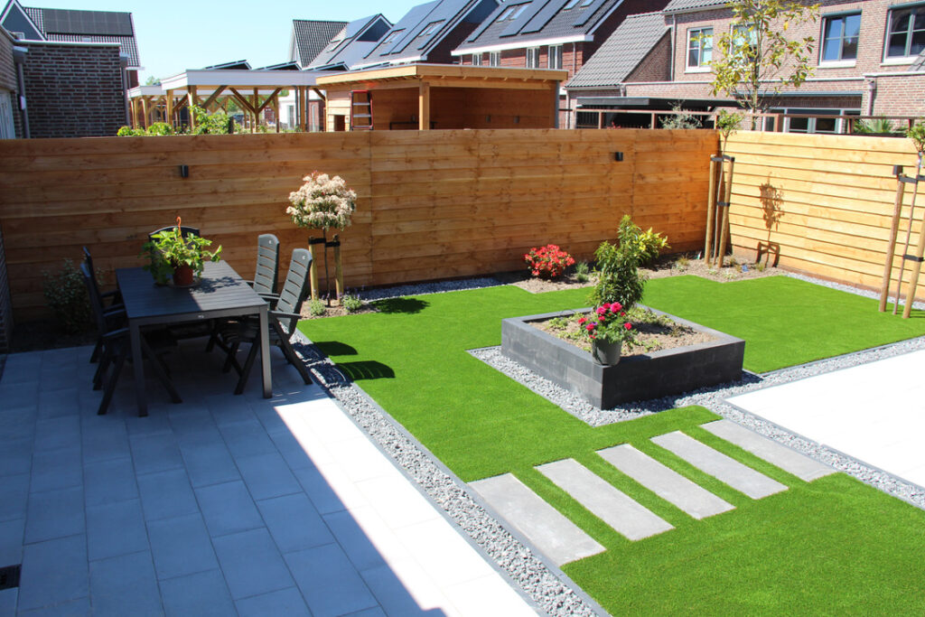 Tuin met mooie kunstgras
